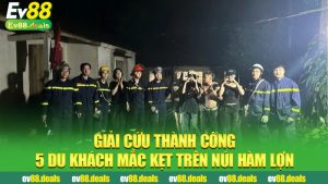 Giải cứu thành công 5 du khách mắc kẹt trên núi Hàm Lợn do mưa lớn và trời tối