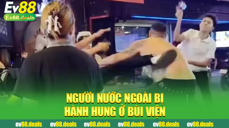 Người nước ngoài bị hành hung ở Bùi Viện: Một cú đấm và cả nghìn cái lắc đầu