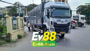 Tai nạn giao thông nghiêm trọng tại Hà Nội khiến nữ sinh viên tử vong
